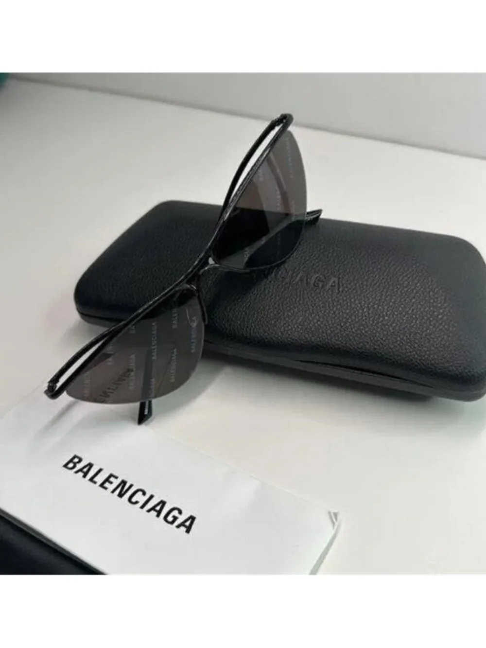 💯- New Authentic Balenciaga BB0093S 001 Curve Cat Sunglasses – Black - Picture 9 of 12